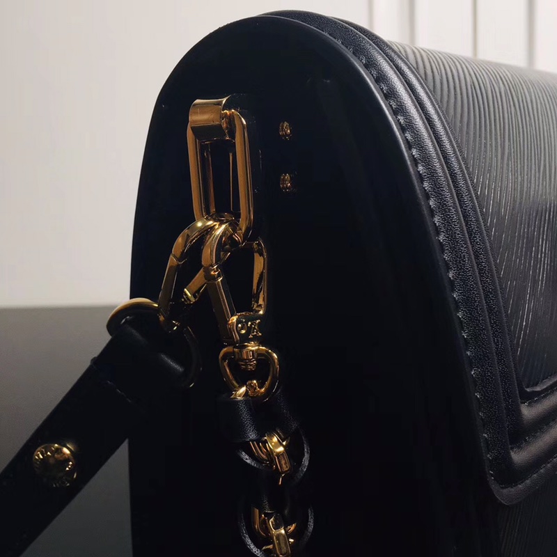 M44162克【顶级原单】女装艺术总监Nicolas Ghesquière推出 Dauphine手袋，采