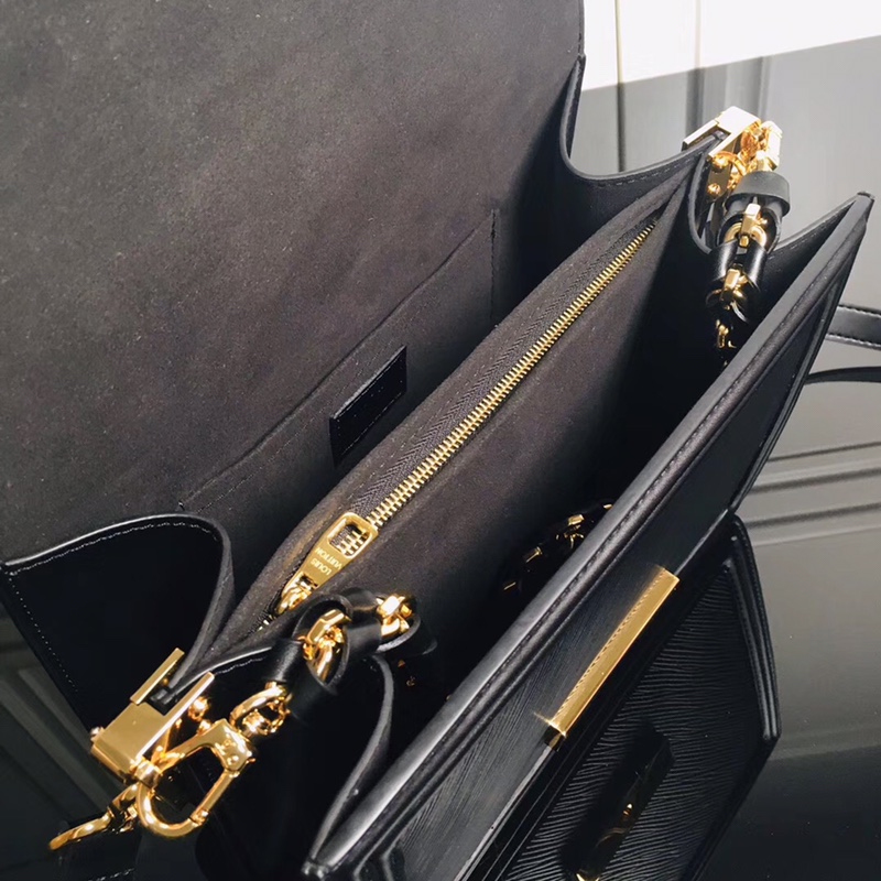 M44162克【顶级原单】女装艺术总监Nicolas Ghesquière推出 Dauphine手袋，采