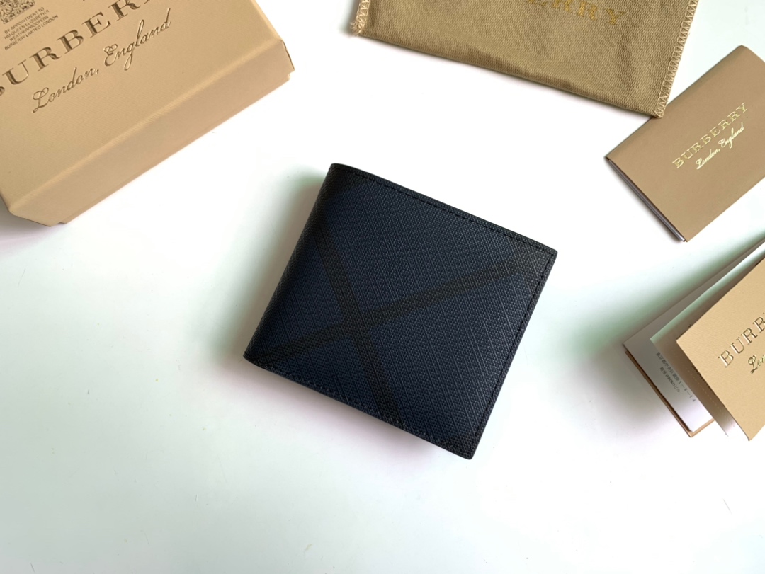 NO:853470,London plaid foldable short wallet [B Family] original product~~smoky plaid new color with imported grain calfskin, fine workmanship, real photo, 40520871 blue plaid, size 11cm*10cm*, Burberry wallet, burberry, wallets, cowhide19860909London 格纹折叠式短款钱夹【B家】原单出品～～烟熏格子新颜色搭配进口粒面小牛皮,做工精细实物拍摄,40520871蓝格,尺寸11cm*10cm*,巴宝莉钱包,burberry,wallets,cowhide,欧美剧
