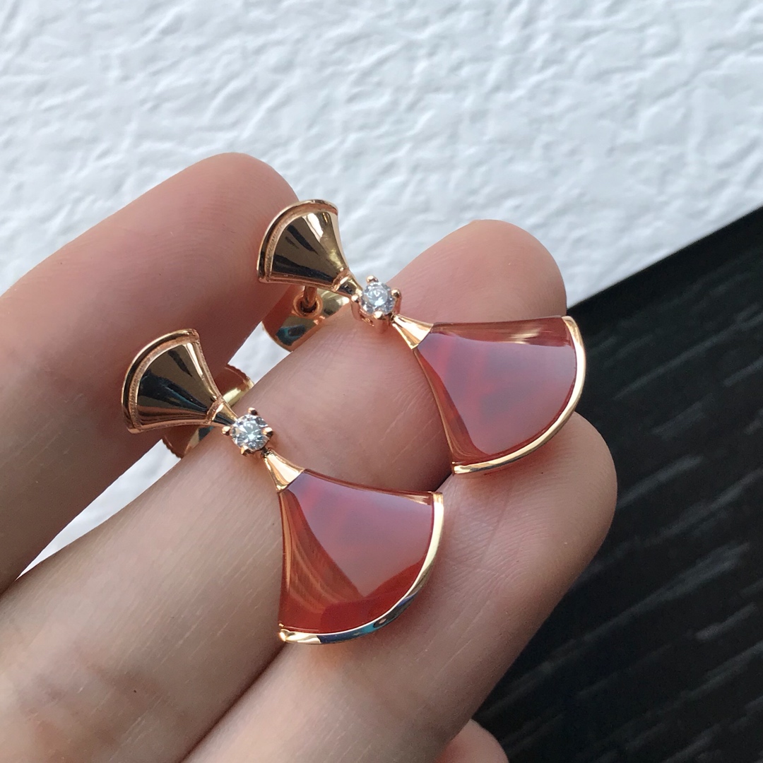 Bvlgari 宝格丽小裙子耳环18K金工艺银版， 细节，保色 天然白贝母红玉髓，配飞碟耳堵