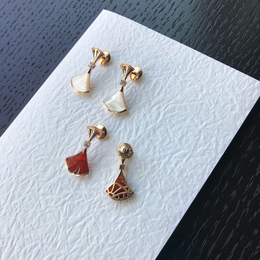 Bvlgari 宝格丽小裙子耳环18K金工艺银版， 细节，保色 天然白贝母红玉髓，配飞碟耳堵