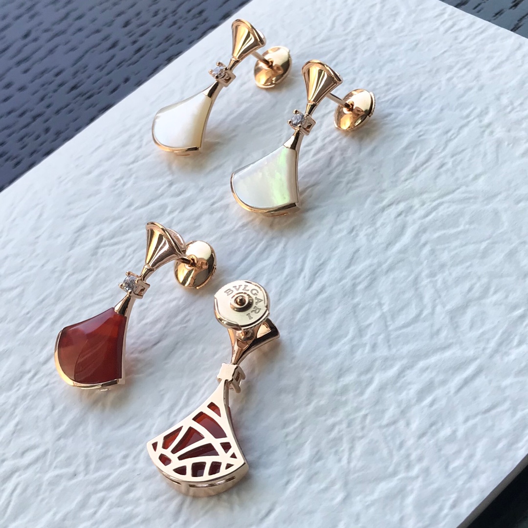 Bvlgari 宝格丽小裙子耳环18K金工艺银版， 细节，保色 天然白贝母红玉髓，配飞碟耳堵