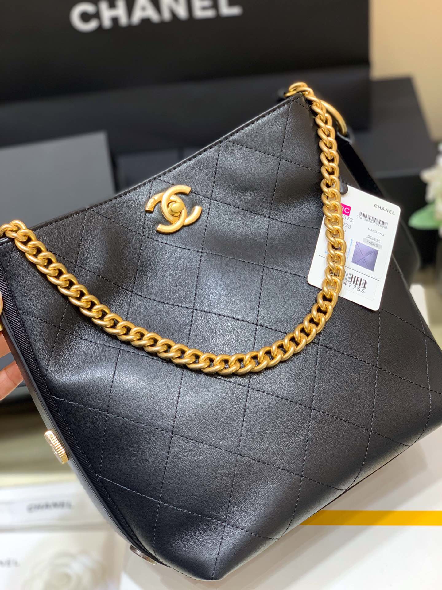 Chanel香奈儿 原厂小牛皮嬉皮包水桶包 A57573