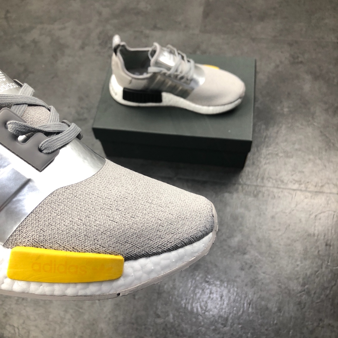 240 公司级巴斯夫阿迪达斯 Adidas NMD R-1 街头风经典百搭跑步鞋 EF4261