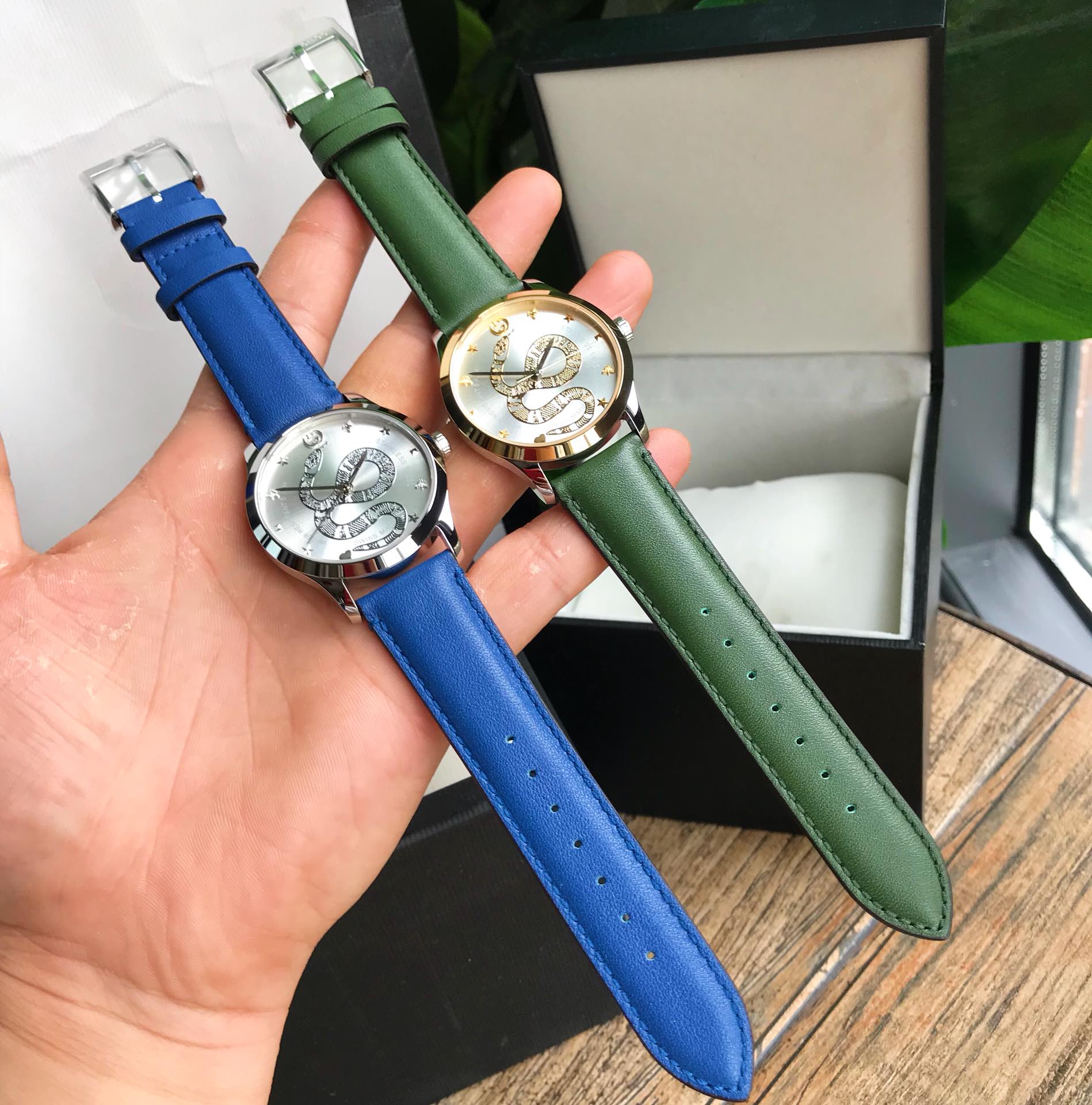 NO:388452,Original box: 30 G-Timeless series watches, original Gucci, pure original authentic Gucci, 2019 Basel award-winning quartz neutral model, equipped with eta original movement, anti-reflective sapphire glass, imported Italian cowhide strap, sun patterned bee surface, and decorated with silver Tmall and spire snake patterns. Dial 40mm, stainless steel case, replaceable wisteria and light brown ostrich leather strap, waterproof performance 5 ATM (160 feet / 50 meters), wrist size is adjusted between 161 mm and 203 mm.,,gucci,gucci,cowhide,ostrich skin19860909批 原盒:30 G-Timeless系列腕表,original Gucci,纯原正品古驰,2019巴塞尔获奖石英中性表款,搭载eta原装机芯,防反射蓝宝石玻璃,意大利进口牛皮表带,采用太阳纹蜜蜂表面,同时饰有银色天猫和灵蛇图案.表盘40mm,精钢表壳,可更换式紫藤色和浅棕鸵鸟皮表带,防水性能5 ATM (160英尺 / 50米),手腕尺寸在161毫米到203毫米之间调节.,,gucci,gucci,cowhide,ostrich skin,Watch