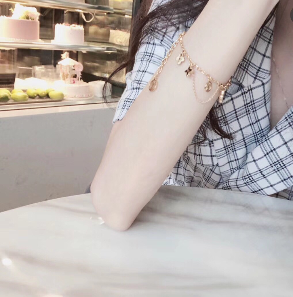 L❤️v手链,美到你哭,一饰难求,上手后第一感觉酷酷的美美哒,可调节 6