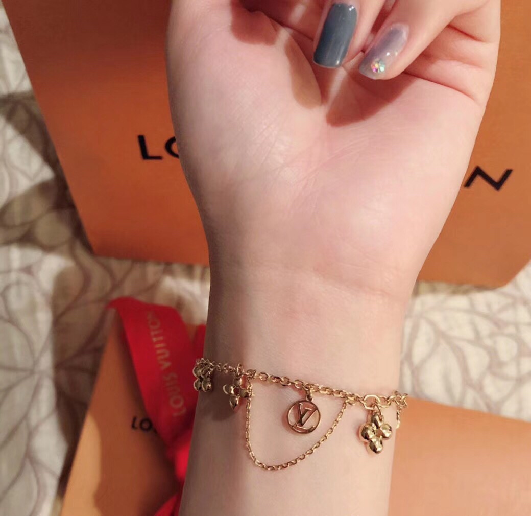 L❤️v手链,美到你哭,一饰难求,上手后第一感觉酷酷的美美哒,可调节 2
