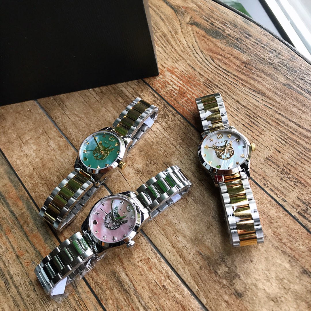 NO:388595,Batch: Original Box: 30 Exclusive New Model!  !  !  Best lover gift, give you earthy love words, I will accompany you during the day and night Gucci The latest cat-shaped quartz men's watch, 38mm women's 28mm polished stainless steel thin case, 5mm ultra-thin thickness, paired with interlocking G crown, extremely creative cat-shaped mesh dial, equipped with stars and planet patterns, Gucci scale interlocking G, bees, stars, rivets and heart shape, snap-button bottom cover, bees carved, 316 stainless steel strap, original Swiss quartz movement, scratch-resistant mineral crystal glass, with anti-reflective coating, 30 meters living waterproof. 2-year warranty, this product is amazing, it's time to ask for it, gucci, gucci19860909批: 原盒:30 独家新款！！！最佳情人礼物 送上土味情话,白天黑夜我都陪着你古驰 专柜最新猫型面石英男表,38毫米女28毫米抛光不锈钢薄表壳,5mm超薄厚度,搭配interlocking G表冠,极具创意的猫型网表盘,配以星星和星球图案,Gucci刻度interlocking G、蜜蜂、星星、铆钉和心形,按扣底盖,配以蜜蜂雕花,316精钢表带,原装瑞士石英机芯,耐划伤矿物水晶玻璃,配以防反光涂层,30米生活防水.2年质保,厉害了这个货,要的快了,,gucci,gucci,Watch