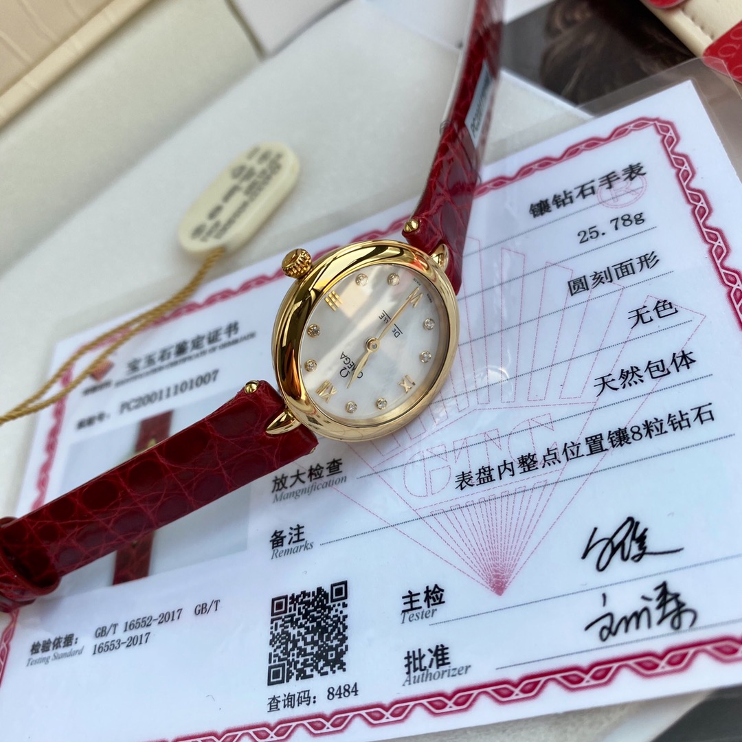 高端硬货批1300。独家首发！欧米茄碟飞系列欧洲渠道，每到年底国外很多代工都会流点这种很贵的表出来，同属瑞士石英机芯，28mm表盘，字面镶嵌8颗vs1.2真钻！美洲鳄鱼皮表带！每只都有国家机构出具的证书，确保每一块都是真材实料真钻石，参数具体详尽，远非市场那些假证书可比，每一张证书的检测编号都是唯一编号，一一对应，绝无重复，机构官方网站可查阅！这个价格买钻石都值，更不要说买这个牌子的表，没人会做这个亏本生意去仿，送礼是绝对赞到爆！要的速度了