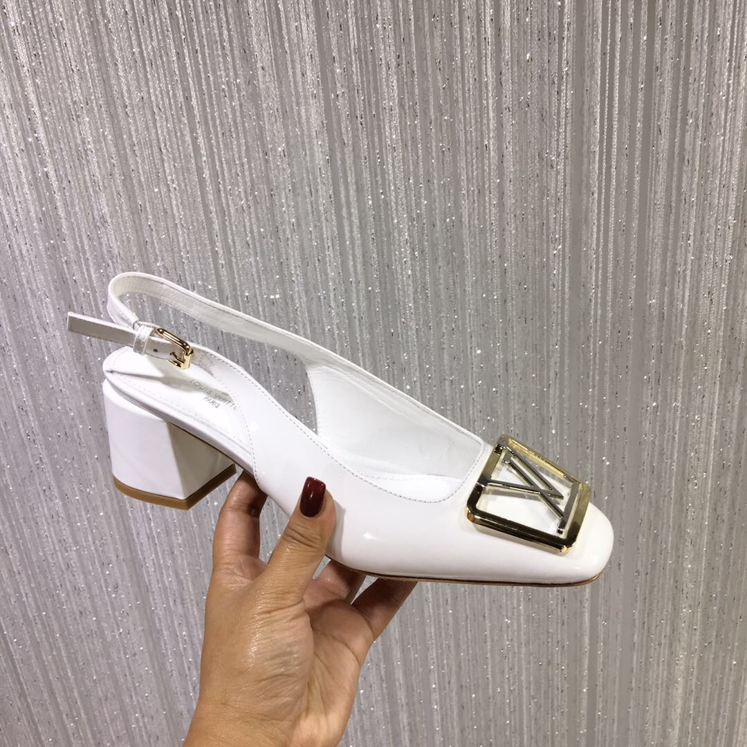 NO:166980,【5.5cm heel height】 New square buckle. Special imported beef patent leather fabric for fabric. The whole leather cutter is constantly added. The original mold heel is opened, the foot pad is imported sheepskin. The imported logo leather sole. The atmospheric metal three-dimensional LOG buckle design creates the most beautiful item. The color is black cowhide, black white. The presbyopia. The size is 34-40.41. Custom made without return or replacement. Sandals and single shoes, sandals, cowhide, sheepskin19860909【5.5cm跟高】 款新款方扣.面料专用进口牛漆皮面料 .整皮开料不断帮,原版开模跟型,垫脚内里进口羊皮.大底进口logo真皮底 .大气金属立体LOG扣设计 ,打造最美单品.颜色黑牛皮 黑色 白色.老花.码数34-40.41订做不退不换,凉鞋单鞋,sandals,cowhide,sheepskin,Women's Shoes