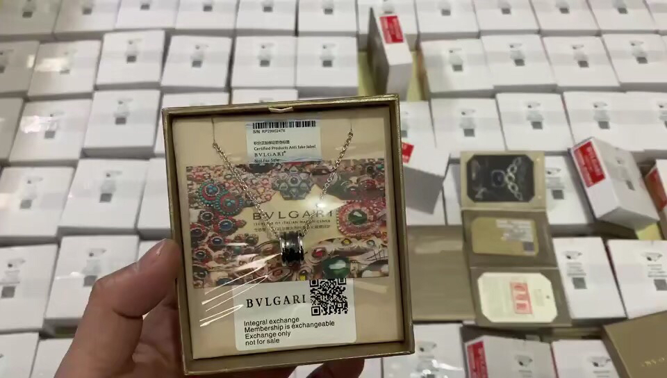 Bvlgari 宝格丽，积分换购版包装，独家 包装都有 ，质量超棒