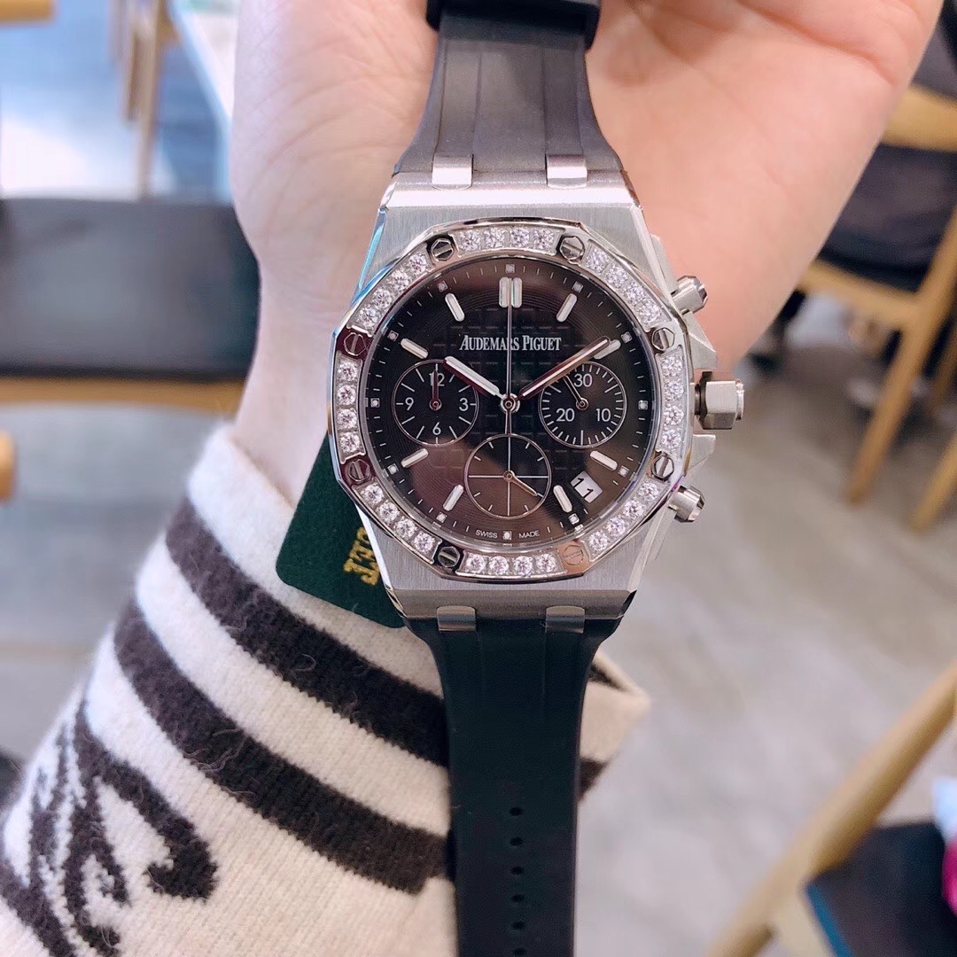 Audemars Piguet AP-皇家橡树离岸型系列奢华满钻女装 酷炫 六针VK计时进口石英机芯 蓝宝石防刮玻璃 316精钢壳套 进口橡胶带 爱彼女款中的最佳