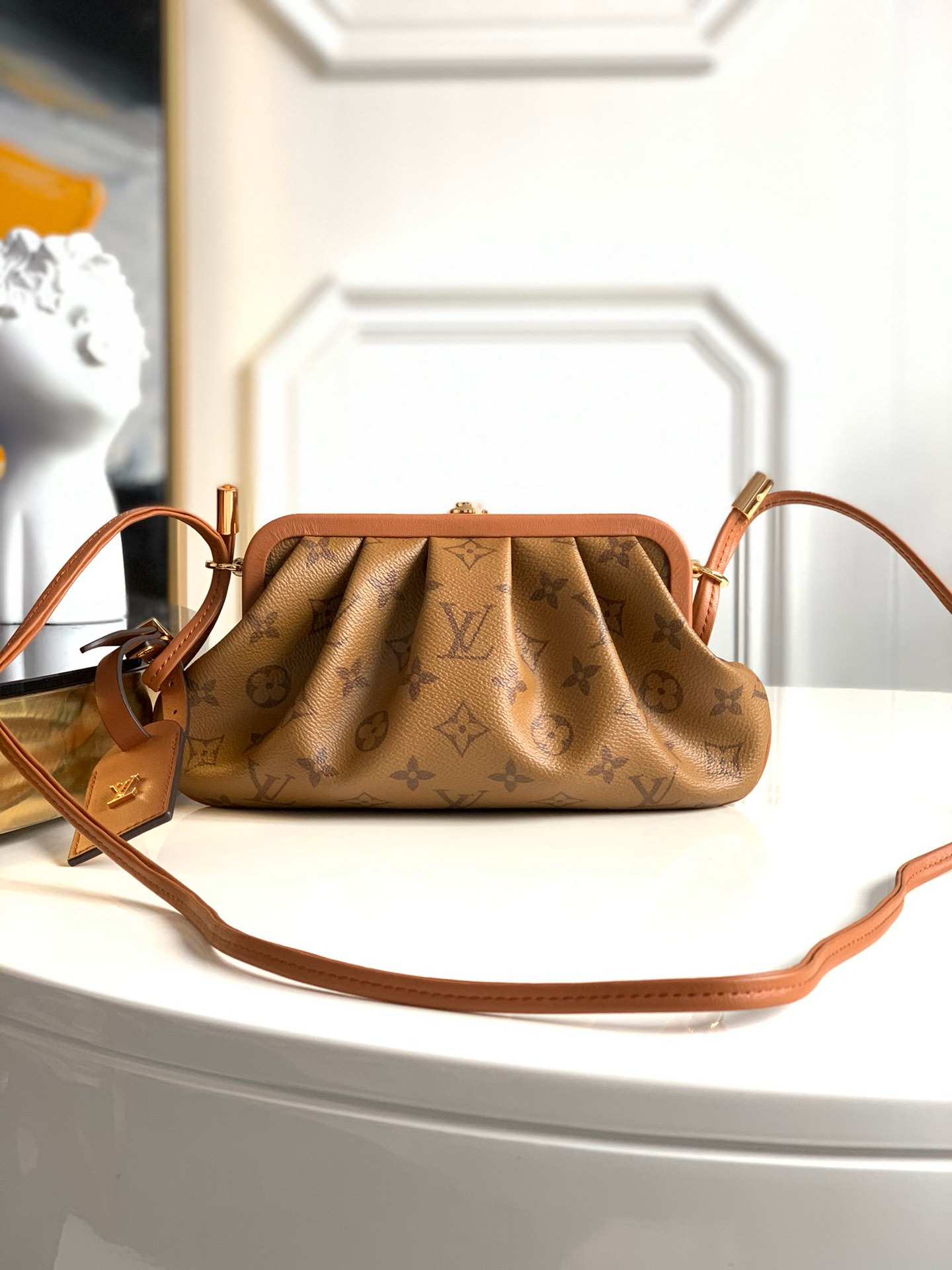 NO:395429,[Exclusive real photo of M66606 old flowers/yellow flowers] Spring and summer show Boursicot cloud bag!  The shape of the green and brown cloud bag, the retro shoulder bag is particularly eye-catching, adopting irregular shape design, contrasting color design and classic Monogram also complement each other. Size 26x17x3.5., LV [original leather], louis vuitton, backpacks19860909【独家实拍M66606老花/黄花】春夏秀款Boursicot云朵包！绿拼棕色云朵包的造型,复古肩背包格外引人注目,采用不规则的形状设计,撞色设计搭配经典Monogram同样相得益彰.尺寸26x17x3.5 .,LV【原厂皮】,louis vuitton,backpacks,Bag