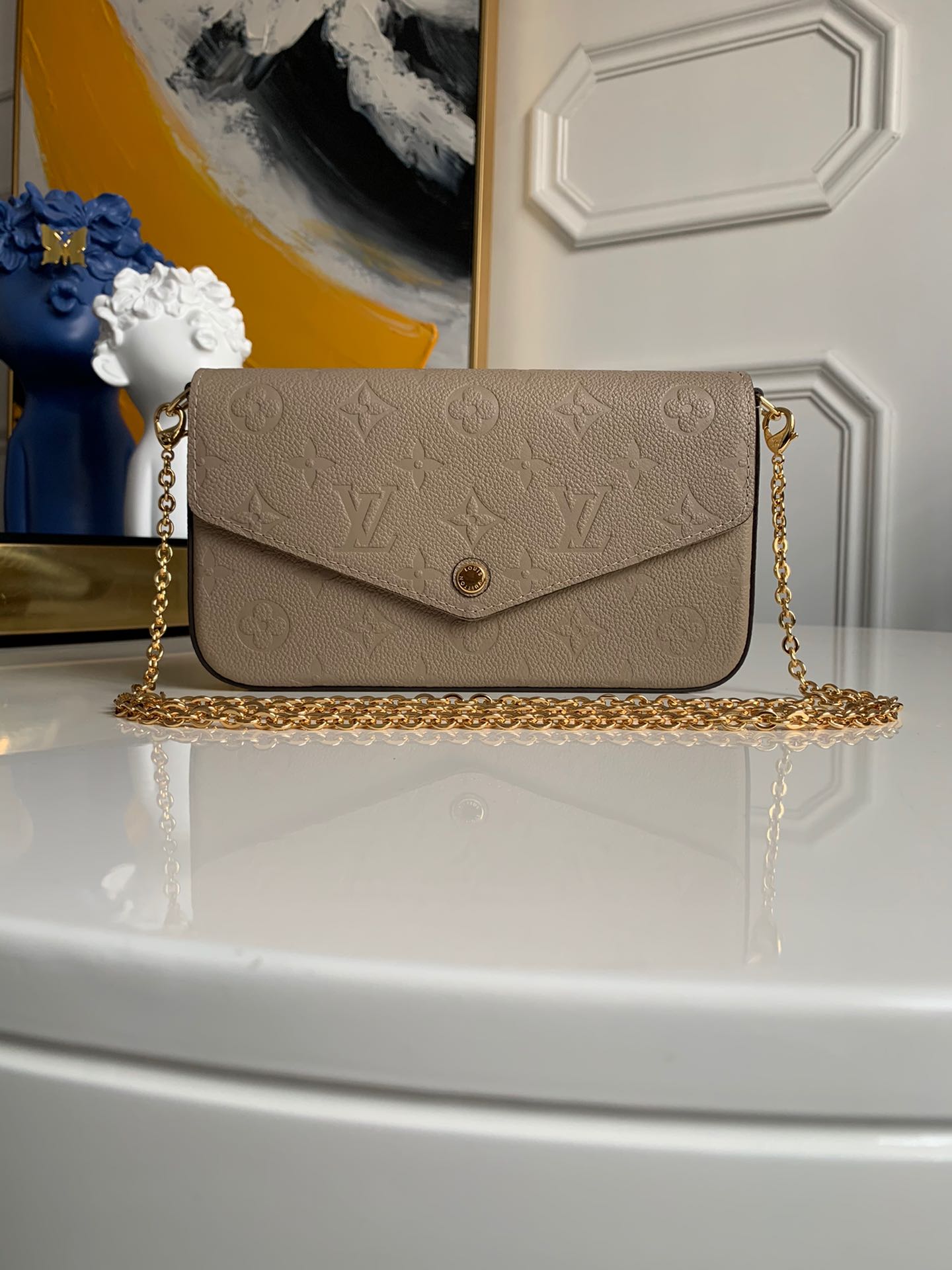 NO:395435,【Exclusive real photo M61276 full leather】FELICIE large handbag Felicie handbag is elegant and luxurious, with two removable pockets in it. The 61276 is a fashionable choice for carrying and organizing your daily necessities. It is not just a wallet, but it can also be used as a charming handbag or small handbag after removing the gold chain. It can be held with a crossbody and shoulder. Size 21x11x2cm.,LV【Original Leather】,louis vuitton19860909【独家实拍M61276全皮】FELICIE 大号手袋 Felicie手袋优雅华贵,内含两个可脱卸口袋,61276是携带整理您的日常用品的时尚之选.它不仅仅是款钱夹,除去金色链条后,它还可以用作迷人的手包或小型手袋 可斜挎手拿肩背.尺寸21x11x2cm .,LV【原厂皮】,louis vuitton,Bag