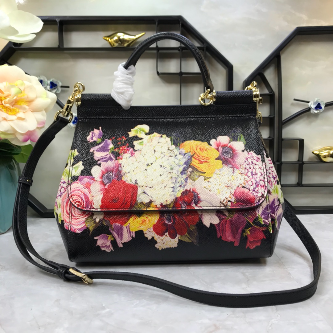 Dolce&Gabbana杜嘉班纳可斜挎配镜子海外代购专用品有范有气场全新包型任何搭配都可以只要有一颗时