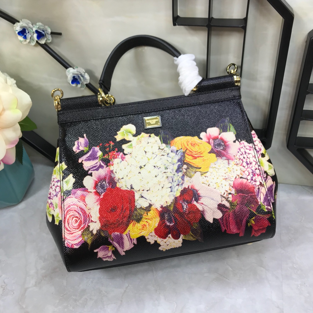 Dolce&Gabbana杜嘉班纳可斜挎配镜子海外代购专用品有范有气场全新包型任何搭配都可以只要有一颗时