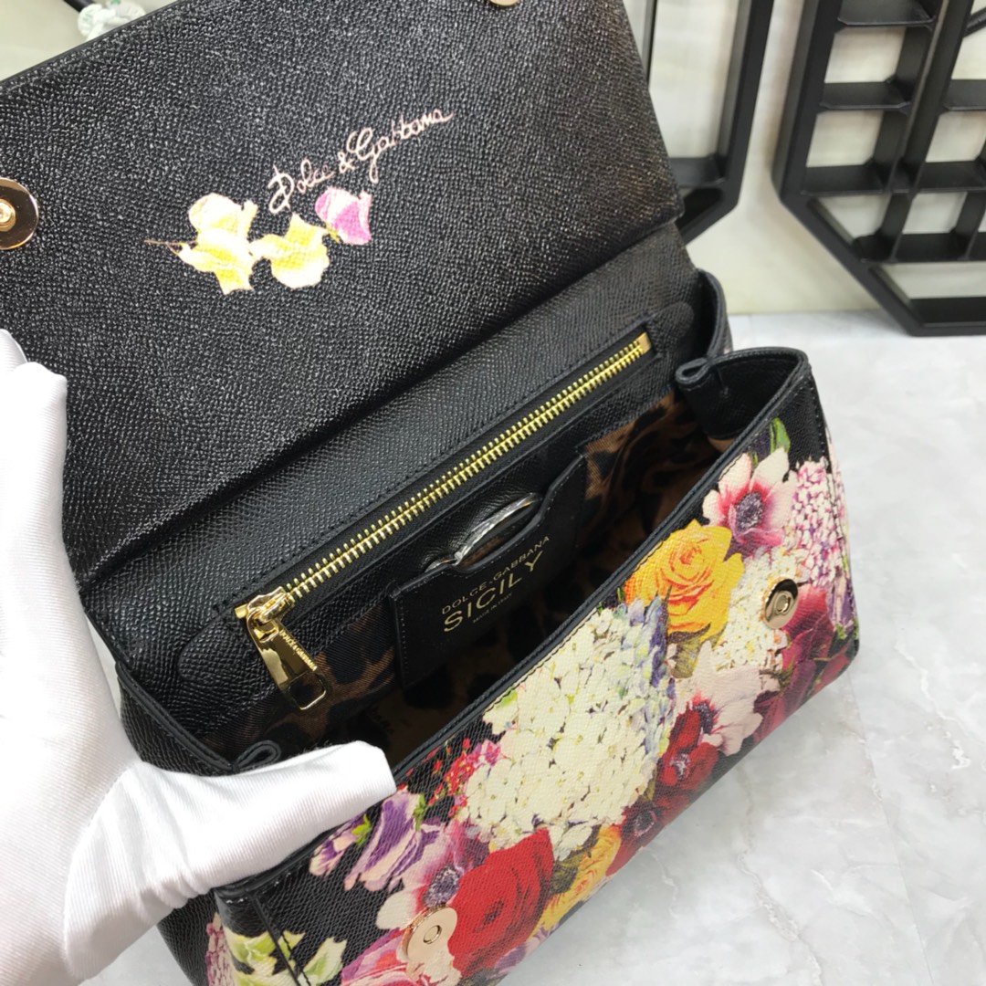 Dolce&Gabbana杜嘉班纳可斜挎配镜子海外代购专用品有范有气场全新包型任何搭配都可以只要有一颗时