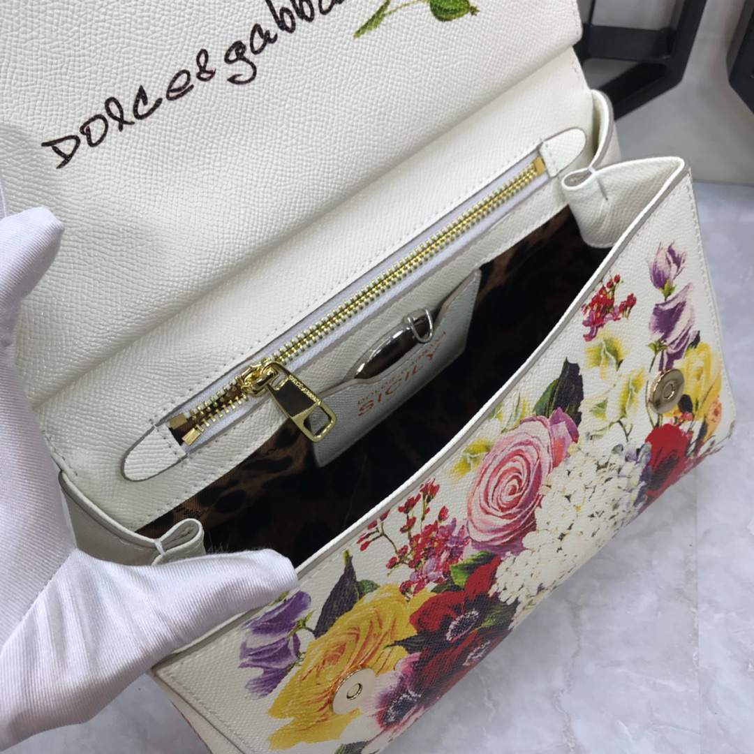 Dolce&Gabbana杜嘉班纳可斜挎配镜子海外代购专用品有范有气场全新包型任何搭配都可以只要有一颗时