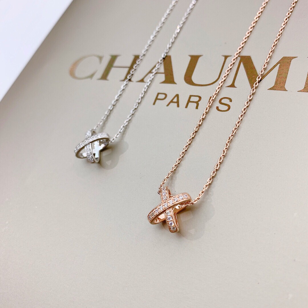 NO:100814,Charm CHAUMET Liens series Cross Necklace The unique button cross design symbolizes the tightness and lingering of love, smooth without losing details, revealing elegance in fashion, inheriting Chaumet's unique royal bloodline, and allowing Premiers Liens necklace to bring you a lifetime of happiness. High-end 925 sterling silver customization Platinum/rose gold, Shangmei, chaumet, necklace, pure silver19860909魅力 尚美巴黎CHAUMET Liens系列 交叉 项链 独特的扣子交叉设计象征着爱的紧密和缠绵,流畅而不失细节,时尚中透露出优雅,继承Chaumet独有的皇室血统,让Premiers Liens项链为你们套上一生的幸福.高端925纯银定制 白金/玫金,尚美,chaumet,necklace,pure silver,Jewelry