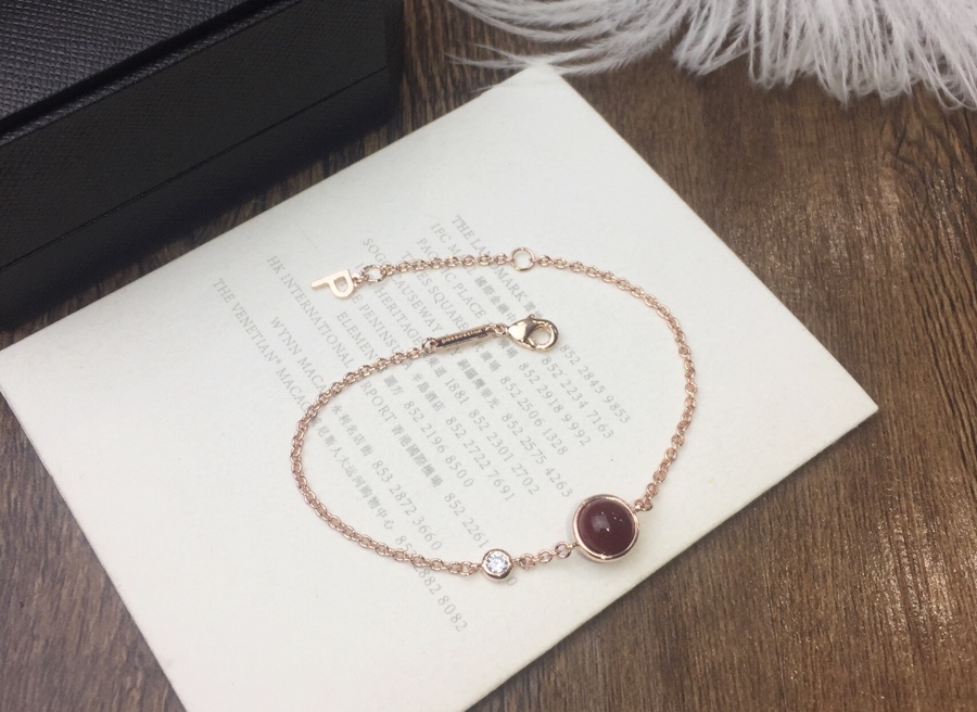 “Count’s Latest Possession Bracelet: Rose Gold with Gemstones and Diamond Accents” - 图片 5
