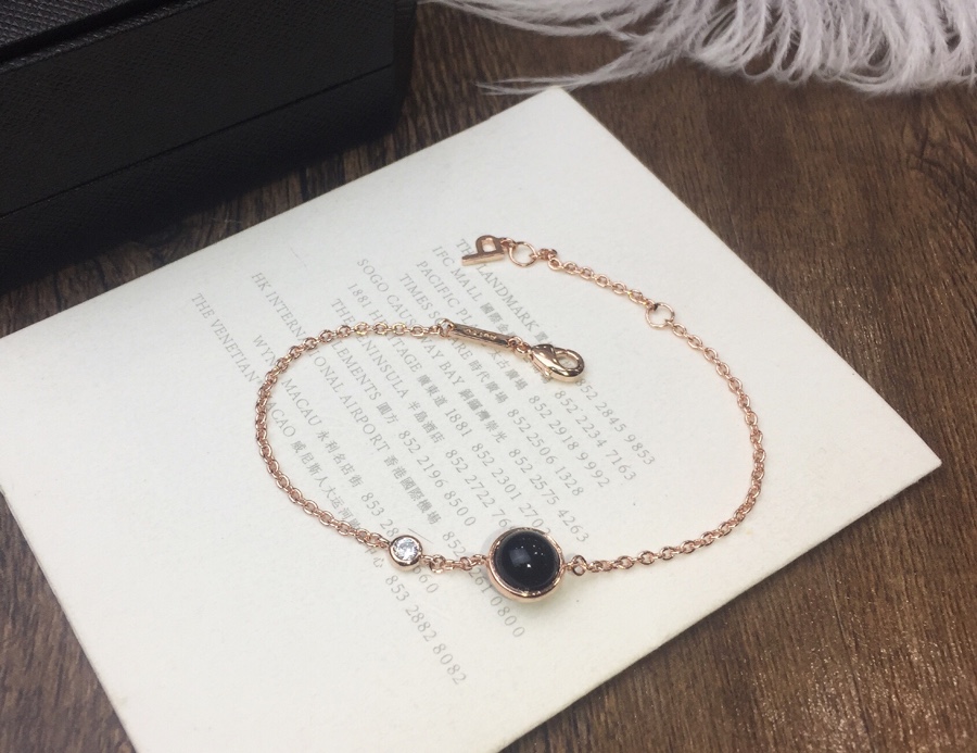 “Count’s Latest Possession Bracelet: Rose Gold with Gemstones and Diamond Accents” - 图片 6