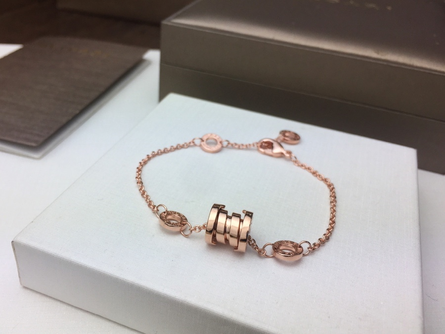 “¥225 Bvlgari B.Zero1 Springed Handing Chains in Classic Rose Gold/Platinum”