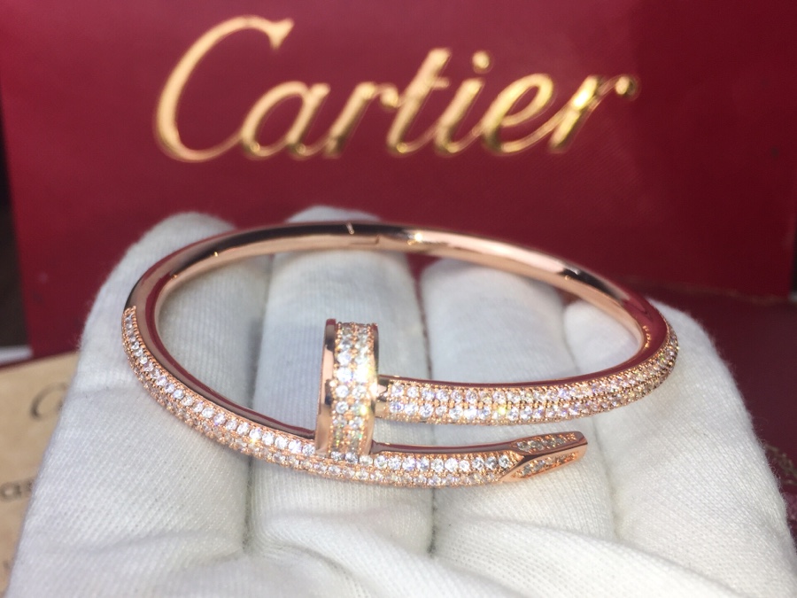 💥Cartier 卡地亚半圈满钻钉子手镯😘Juste un Clou系列独具创意～大胆而现代✨✨✨个性十