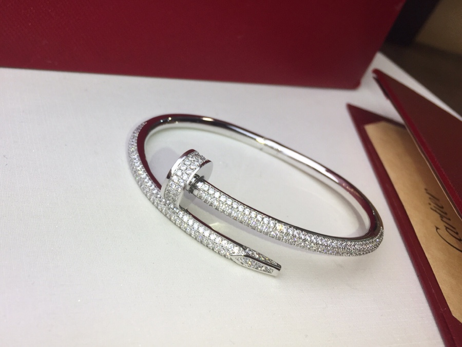 💥Cartier 卡地亚半圈满钻钉子手镯😘Juste un Clou系列独具创意～大胆而现代✨✨✨个性十