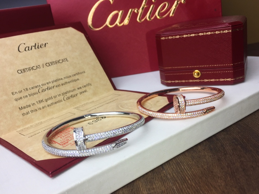💥Cartier 卡地亚半圈满钻钉子手镯😘Juste un Clou系列独具创意～大胆而现代✨✨✨个性十