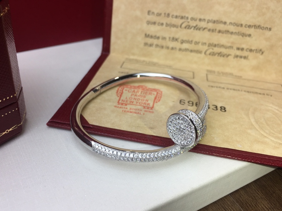 💥Cartier 卡地亚半圈满钻钉子手镯😘Juste un Clou系列独具创意～大胆而现代✨✨✨个性十
