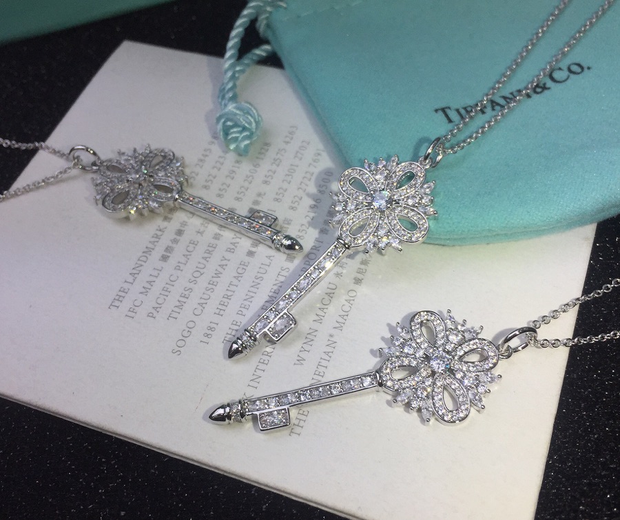 Tiffany&Co.经典钥匙中国结欧美同步长项链毛衣链搭衣利器佳人必备[调皮]亚金材质电镀18K白金镶