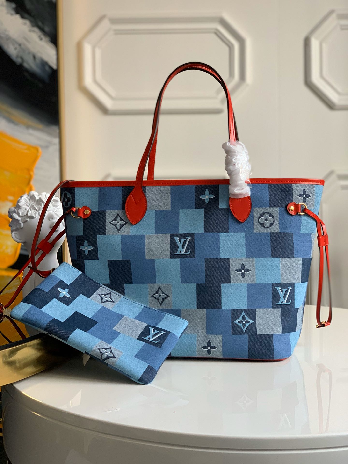 NO:395432,[Exclusive real photo M44981] This Neverfull handbag depicts the overlap and interlaced Damier and Monogram patterns, giving the canvas texture and layering. The denim tone allows the inherited design to release a new and trendy atmosphere, and the handle and side leather trim embellish the details. 31.0 x 28.5 x 17.0 cm.,LV [original leather],louis vuitton19860909【独家实拍M44981】本款 Neverfull 手袋描绘 Damier 与 Monogram 图案的重叠交错,赋予帆布质感及层次.丹宁色调令传承设计释放新颖潮流气息,手柄与侧边皮革饰带点缀考究细节. 31.0 x 28.5 x 17.0 cm .,LV【原厂皮】,louis vuitton,Bag