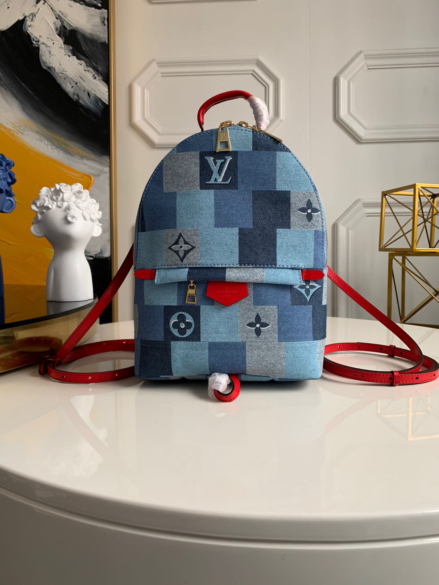 NO:395446,【Exclusive real photo M45043】 Palm Springs mini backpack on the surface of the canvas depicts the personal overlap between Damier and Monogram patterns, immersed in water and washed tannin tones, making the rich texture appear in front of you, and there are also leather shoulder straps and trims to bring visual contrast to 17-22-10cm.,LV [original leather],louis vuitton19860909【独家实拍M45043】 Palm Springs 迷你双肩包于帆布表面描绘 Damier 与 Monogram 图案的个性交叠,浸染水洗丹宁色调,令丰富质感跃现眼前,更有皮革肩带与饰边带来视觉反差尺寸17-22-10cm .,LV【原厂皮】,louis vuitton,Bag