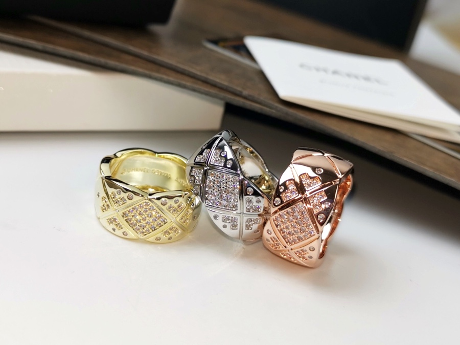 Chanel 小香 Chanel 宽版菱格戒指 高端定制亚金镶嵌 高碳钻 一面带钻 一面 菱格