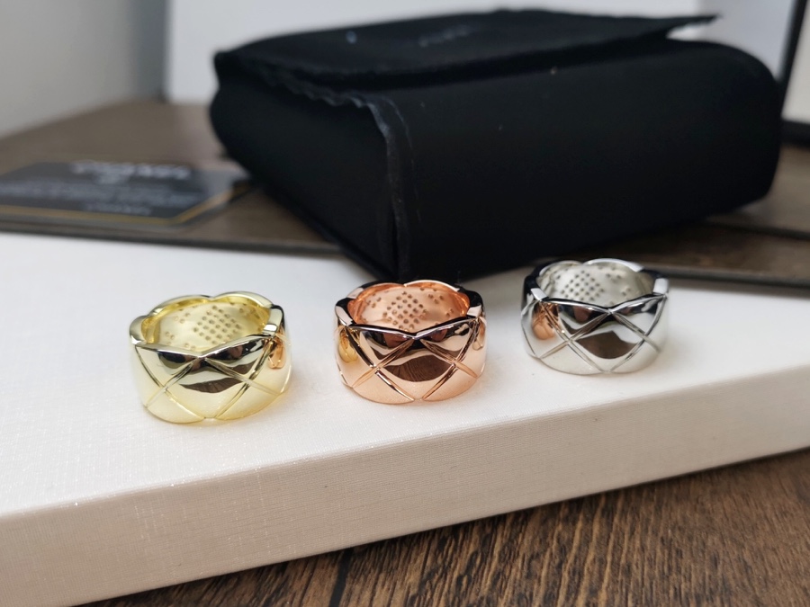 Chanel 小香 Chanel 宽版菱格戒指 高端定制亚金镶嵌 高碳钻 一面带钻 一面 菱格