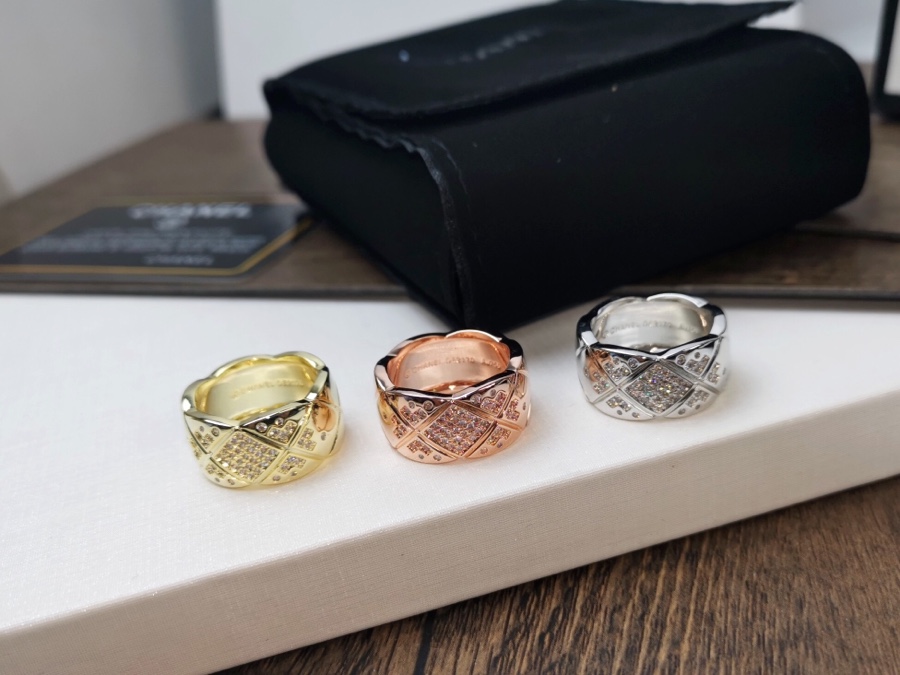 Chanel 小香 Chanel 宽版菱格戒指 高端定制亚金镶嵌 高碳钻 一面带钻 一面 菱格