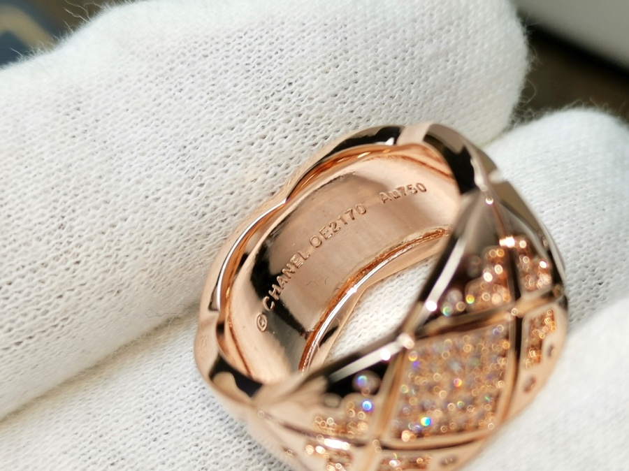 Chanel 小香 Chanel 宽版菱格戒指 高端定制亚金镶嵌 高碳钻 一面带钻 一面 菱格