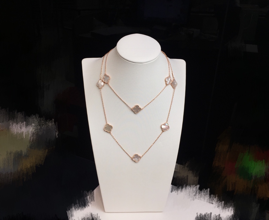 秋冬新款👼VCA四叶草十花宝石毛衣链🍀🍀真实细节呈现💏！樊克雅宝 Vca 四叶草玛瑙，贝壳，孔雀石系列出