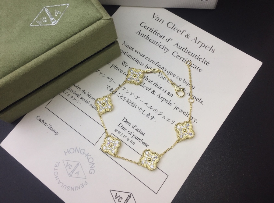 Van Cleef & Arpels Haute Couture Haute Joaillerie Fine Jewelry Earrings 2
