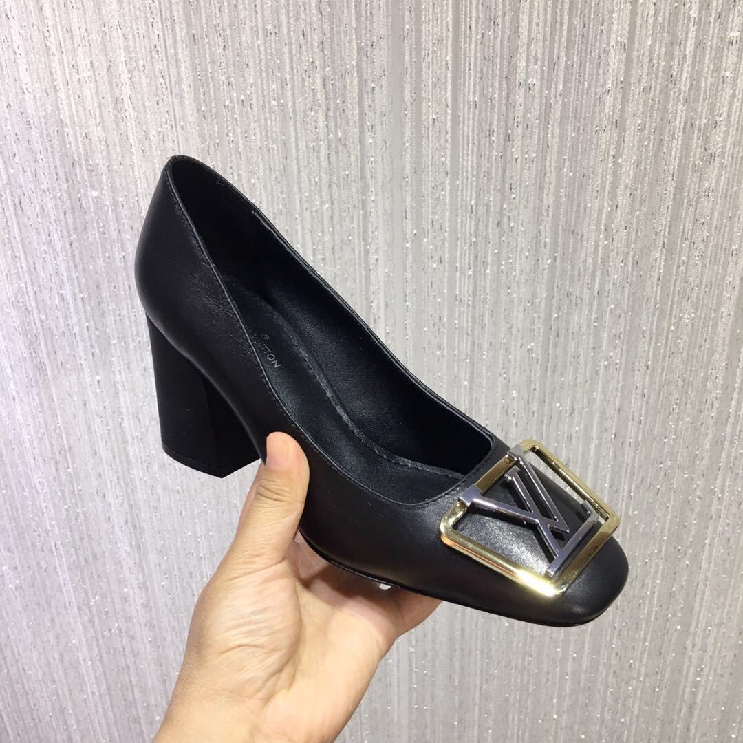 NO:166977,【7.5cm heel height】 New square buckle. Special imported beef patent leather fabric for fabric. The whole leather cutter is constantly added. The original mold heel is open, the foot pad is imported sheepskin. The imported logo leather sole. The atmospheric metal three-dimensional LOG buckle design creates the most beautiful item. The color is black, white, presbyopia, black cowhide. The size is 34-40.41. Custom made without return or replacement. Sandals and single shoes, sandals, cowhide, sheepskin19860909【7.5cm跟高】 款新款方扣.面料专用进口牛漆皮面料 .整皮开料不断帮,原版开模跟型,垫脚内里进口羊皮.大底进口logo真皮底 .大气金属立体LOG扣设计 ,打造最美单品.颜色黑色 白色.老花.黑牛皮 码数34-40.41订做不退不换,凉鞋单鞋,sandals,cowhide,sheepskin,Women's Shoes