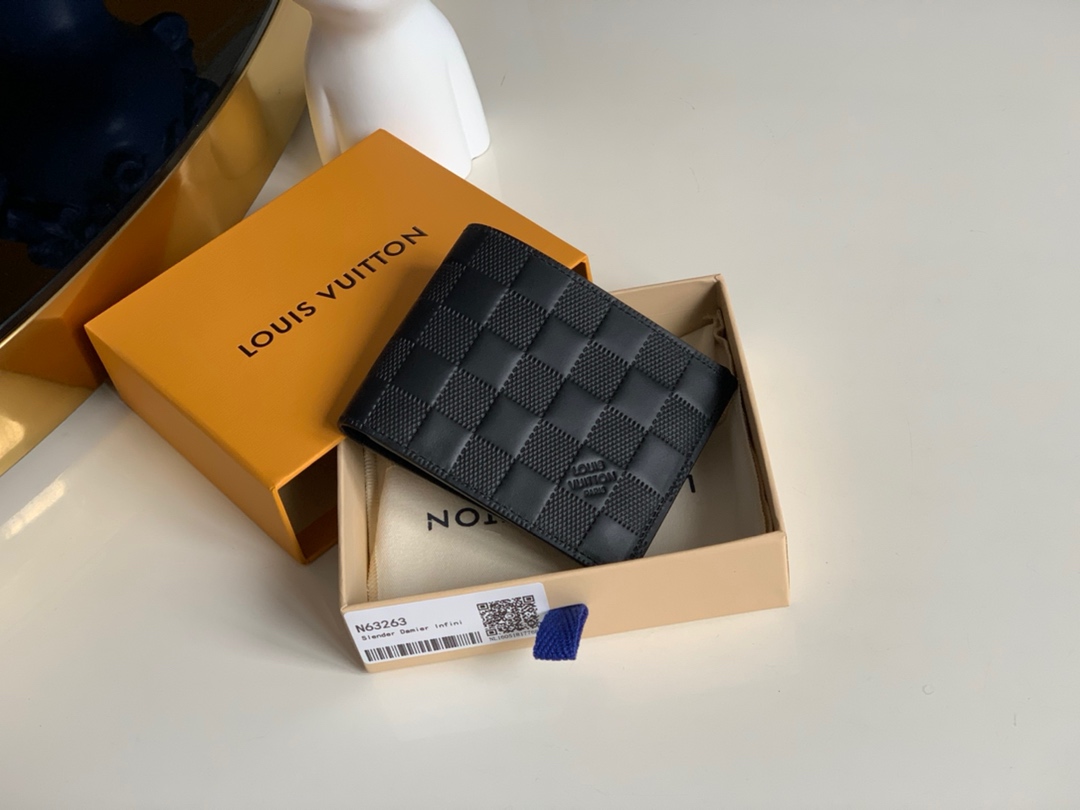 NO:395449,[Exclusive real shot N63263] Slender wallet, named Slender (slim), is extremely delicate. It uses exquisite Damier Infini leather, compact and compact, and can be easily placed in front and rear pockets after accommodating all essentials. It instantly sells all replicas in the market. It supports 7-day return and exchange strength to prove strong after-sales ability. Size 11*8., LV [original leather], louis vuitton19860909【独家实拍N63263】slender钱夹,以 Slender（纤巧）为名,极尽纤巧.采用精致的 Damier Infini 皮革,紧凑小巧,在容纳所有必需品之后仍能轻松放入前后口袋.秒杀市场一切复刻品.支持7天退换实力鉴证强大的售后能力.尺寸11*8.,LV【原厂皮】,louis vuitton,Bag