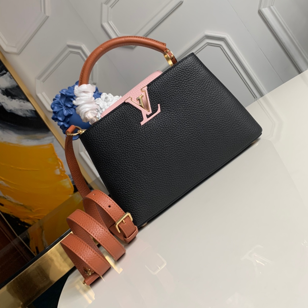 NO:395438,【Exclusive real photo M94755】M55781Capucines BB Mini Handbag is perfectly matched with stylish mini sizes and trendy bright colors. Capucines BB Mini Handbag is decorated in shiny palladium and has a removable long strap for casual shoulder or crossback size 27.0 x 21.0 x 10.0 cm .1150,LV【Original Leather】,louis vuitton19860909【独家实拍M94755】M55781Capucines BB 迷你手袋以时尚的迷你尺寸和极富潮流感的鲜明色彩完美搭配从经典到前卫的各种穿着风格. Capucines BB 迷你手袋采用了闪亮的钯金装饰,配有用于休闲肩背或斜背的可脱卸长包带 size 27.0 x 21.0 x 10.0 cm .1150,LV【原厂皮】,louis vuitton,Bag