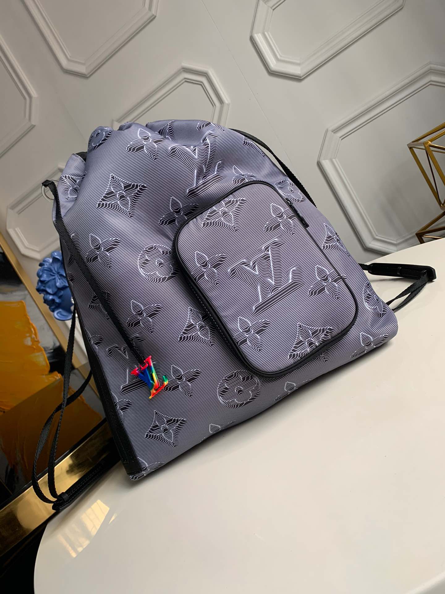 NO:395441,【Exclusive real photo M44940】 Drawstring backpack 2054 Future series The latest series designed by VIRGIL ABLOH is named 2054. The origin of the name is 1854. For the imagination and hope of the future, the cloth-based colorful black leather drawstring drawstring bucket backpack oo[handshake][handshake] belongs to the future series. The Monogram embossed fabric presents calm and eye-catching space-time letters marked by the designer's new concept top leather handle and shoulder strap to create a comfortable texture. Size 42.2 x 49.5 x 10.0 cm.,LV [original leather],louis vuitton,backpacks19860909【独家实拍M44940】抽绳双肩包2054 未来系列 由VIRGIL ABLOH 设计的最新系列名为2054 名字的由来缘于的创立年份为1854,对于未来的想象和希望,布面幻彩彩黑皮拉绳抽绳水桶背包oo[握手][握手],属于未来系列.以Monogram 压纹织物呈现沉稳与醒目时空字母标注设计师的全新理念顶部皮革手柄与肩带造就舒适质感. 尺寸42.2 x 49.5 x 10.0 cm .,LV【原厂皮】,louis vuitton,backpacks,Bag