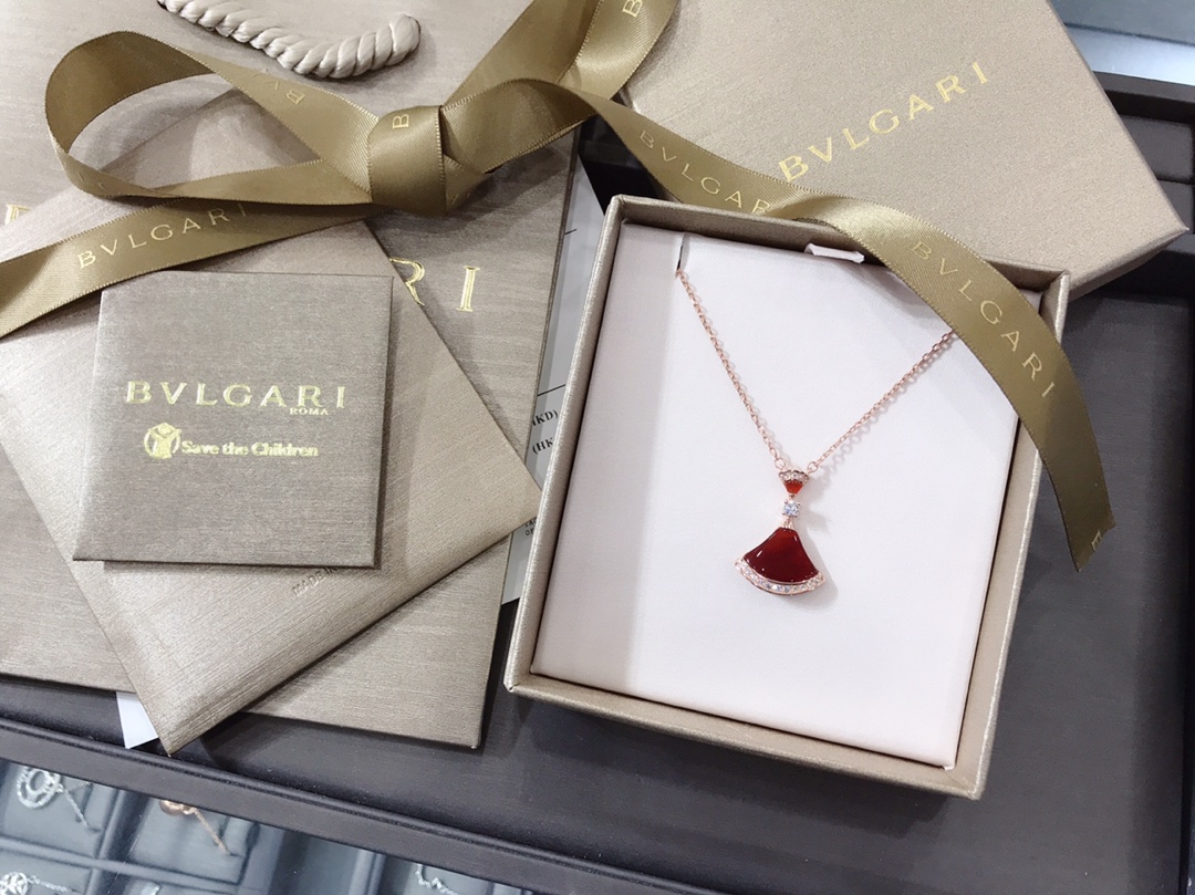 NO:101521,Bulgari 925 sterling silver fan-shaped skirt necklace white fritillary red agate diamond skirt, Bulgari necklace, bvlgari, skirts, necklace, pure silver19860909宝格丽925纯银扇形小裙子项链白贝母红玛瑙钻石裙子,宝格丽项链,bvlgari,skirts,necklace,pure silver,Jewelry