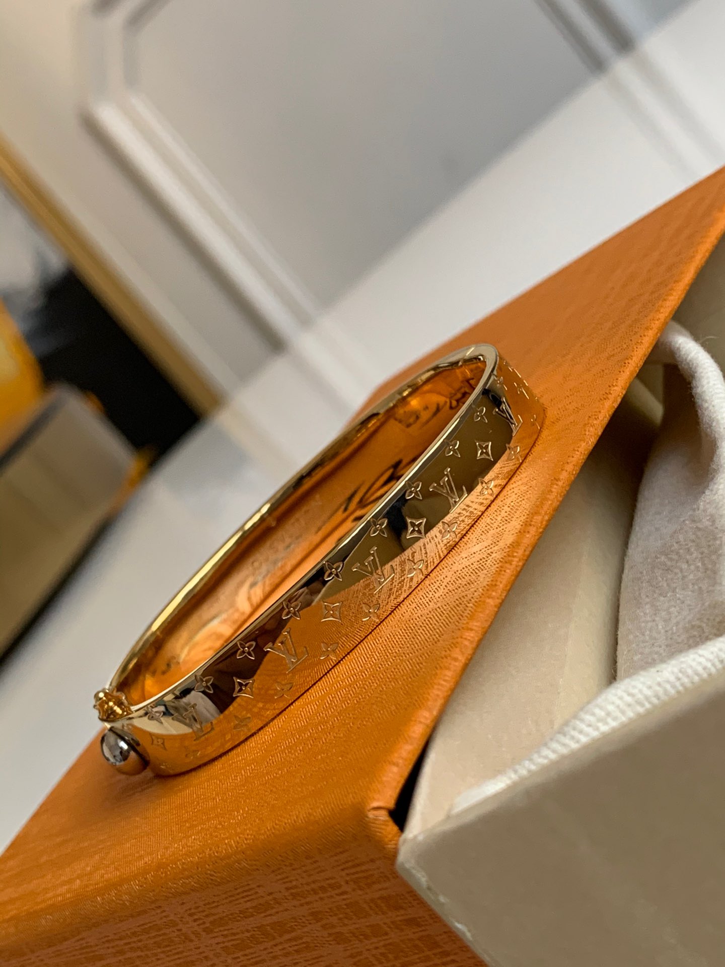 NO:395447,LV classic printed bracelet authentic uniform brass material welcome to compare details One size, LV [original leather], louis vuitton, bracelet19860909LV经典印花手镯 正品一致黄铜材质 欢迎对比细节 均码,LV【原厂皮】,louis vuitton,bracelet,Bag