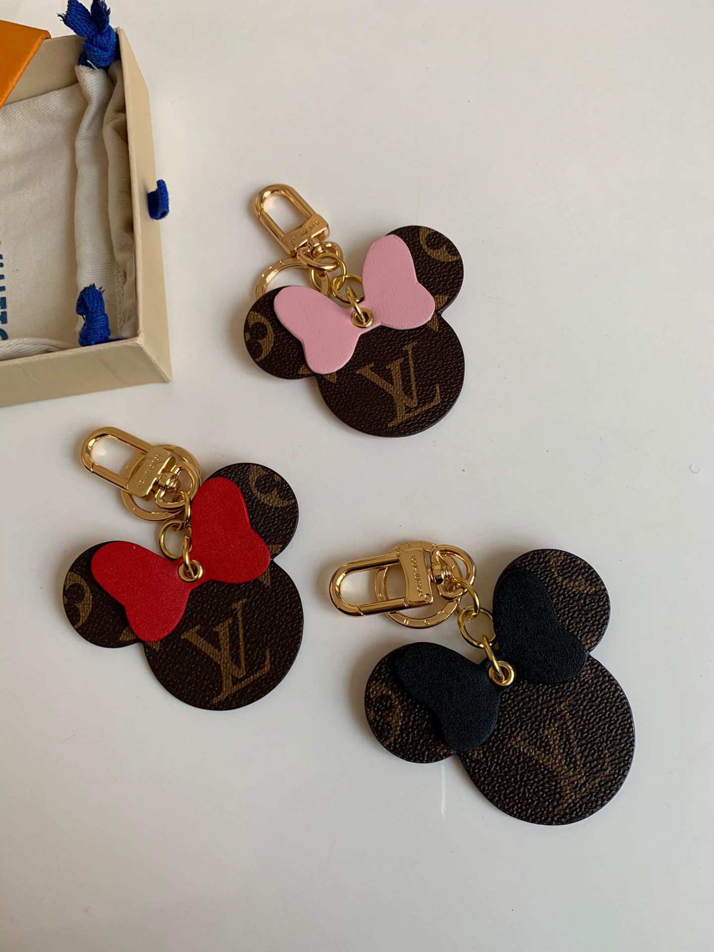 NO:395450,New Mickey Keychain, buckle, multi-purpose model, LV [original leather], louis vuitton, keychain19860909新款 米奇钥匙扣 包扣 多用款,LV【原厂皮】,louis vuitton,keychain,Bag