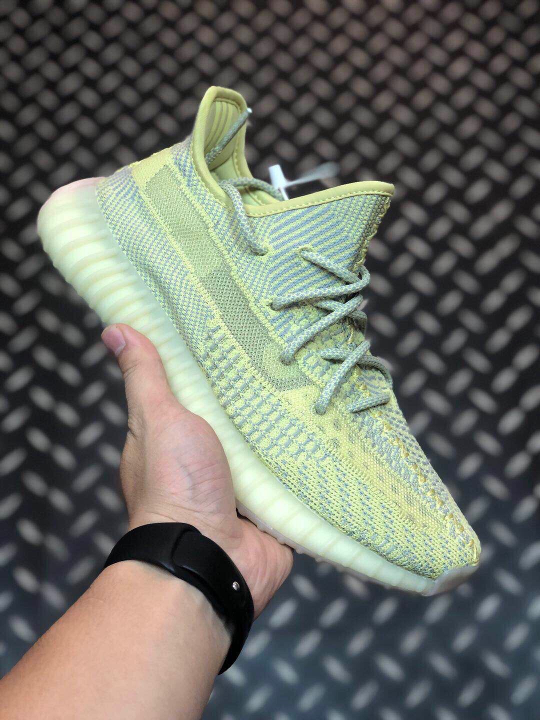 NO:620564,High version [G3 version pure original terminal supply] ADIDAS YEEZY BOOST 350V2 dirty yellow angel version. New color matching 3M reflective, low-top smart shape and versatile fashion temperament, with an overall effect of personality and unique style. Couple model 36 36.5 37 38 38.5 39 40 40.5 41 42 42.5 43 44  44.5 45 46,,adidas19860909高版本【G3版纯原终端供应】ADIDAS YEEZY BOOST 350V2 脏黄天使版本. 全新配色 3M反光 低帮的灵巧造型加上百搭的时尚气质,搭配出个性又格调独特的整体效果. 情侣款 36 36.5 37 38 38.5 39 40 40.5 41 42 42.5 43 44 44.5 45 46,,adidas,Men's shoes
