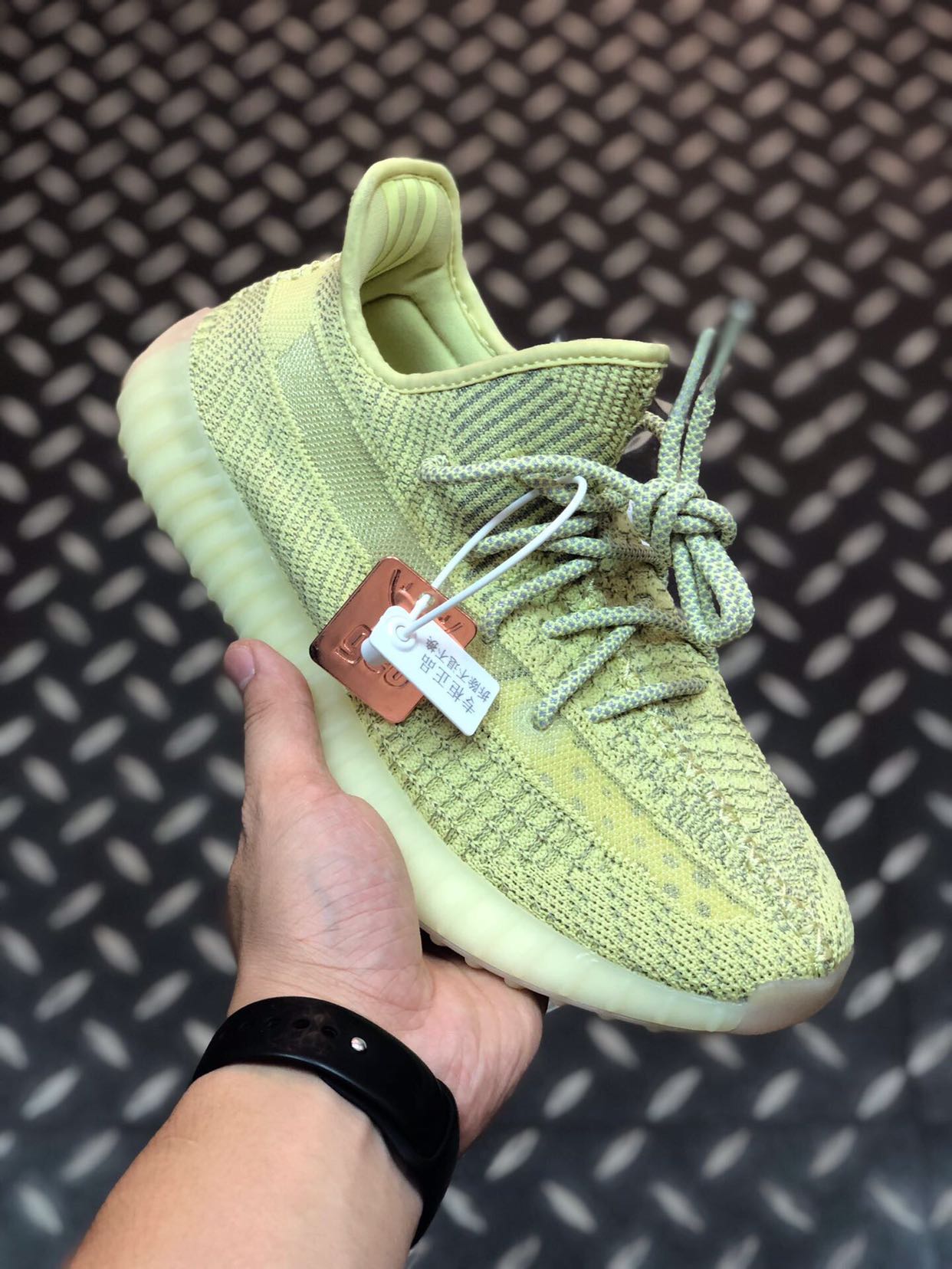NO:620555,High version [G3 version pure original terminal supply] Correct version ADIDAS YEEZY BOOST 350V2 New color (dirty yellow) Gypsophila 3M reflective Sparkling bright Low-top smart shape plus versatile fashion temperament, combined with an overall effect of personality and unique style 36 36.5 37 38 38.5 39 40 40.5 41 42 42.5  43 44 45 46,,adidas19860909高版本【G3版纯原终端供应】正确版本 ADIDAS YEEZY BOOST 350V2 新颜色（脏黄）满天星 3M反光 闪闪的亮亮的 低帮的灵巧造型加上百搭的时尚气质,搭配出个性又格调独特的整体效果 36 36.5 37 38 38.5 39 40 40.5 41 42 42.5 43 44 45 46,,adidas,Men's shoes