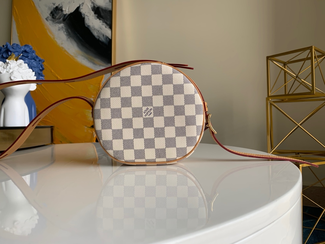 NO:395465,【Exclusive real photo N40333】BOTE CHAPEAU SOUPLE small handbag, latest show style, presbyopia round cake bag mini, bought in RMB 13,200, genuine real size; length 17, height 16, width 7.5, LV [original leather], louis vuitton19860909【独家实拍N40333】BOTE CHAPEAU SOUPLE 小号手袋,最新秀款 老花圆饼包迷你 人民币13200买的,正品实量尺寸；长17 高16 宽7.5, .,LV【原厂皮】,louis vuitton,Bag