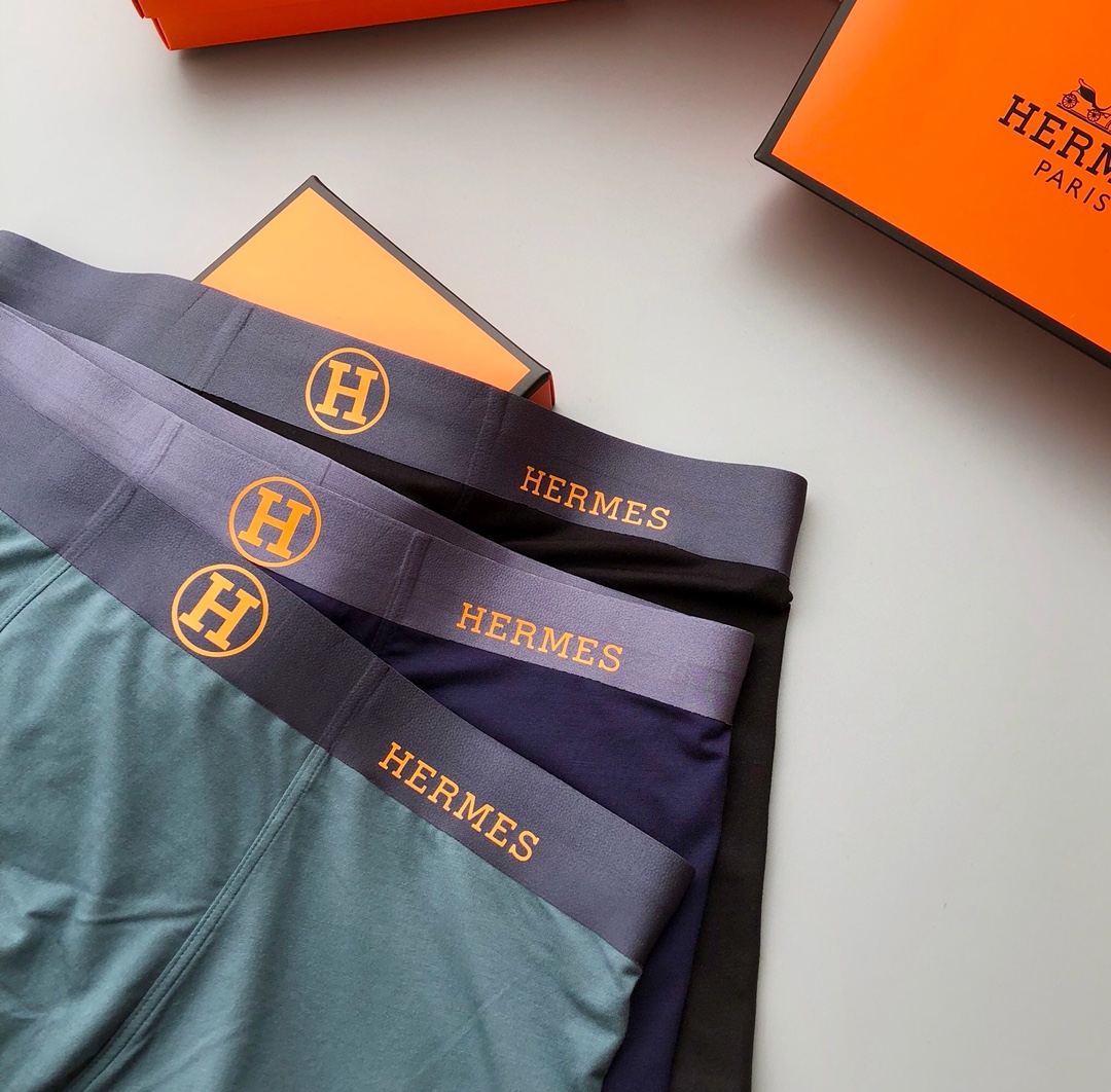 P75 Hermes 爱马仕 经典时尚男士内裤！外贸国外订单，原单品质，无缝切割工艺 科学配 91%莫代尔+9%氨纶，丝滑 透气 舒适！有型！ 一点也不紧绷 按照人体工程学设计 彰显男性性感魅力 超级好穿  一盒3条  L-XXXL 最大穿到38码 （注:贴身衣物 袜子 不退不换）